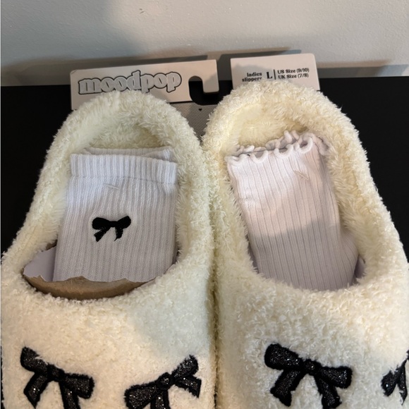 Moodpop bow slippers with socks size Large - Picture 4 of 4